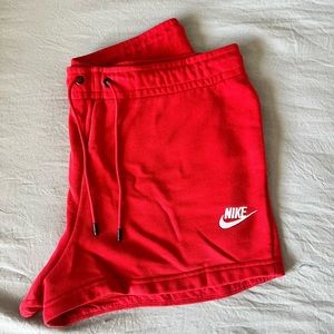 NIKE Essential Sportswear Shorts